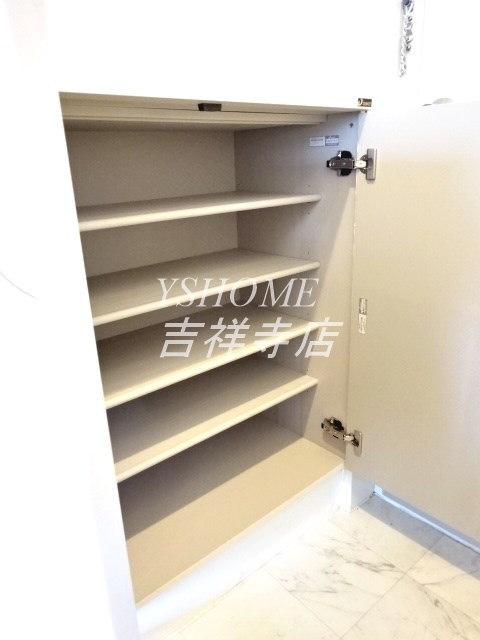第5野村ビル 玄関