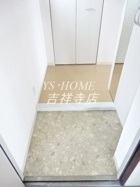 クレセント馬部 玄関