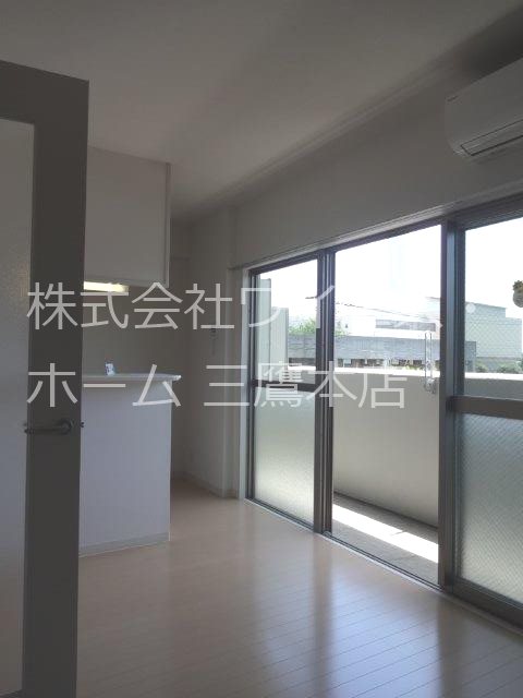 クレセント馬部 リビング