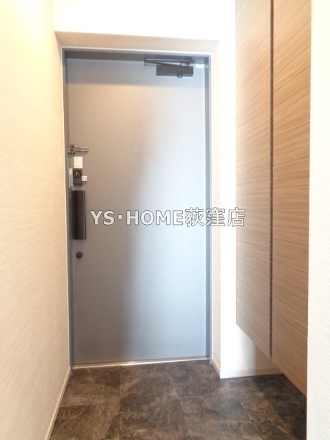 ホワイトガーデン久我山 玄関