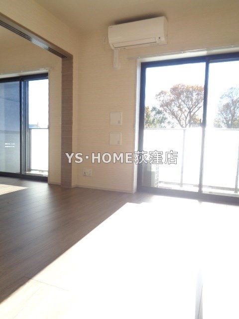 ホワイトガーデン久我山 リビング