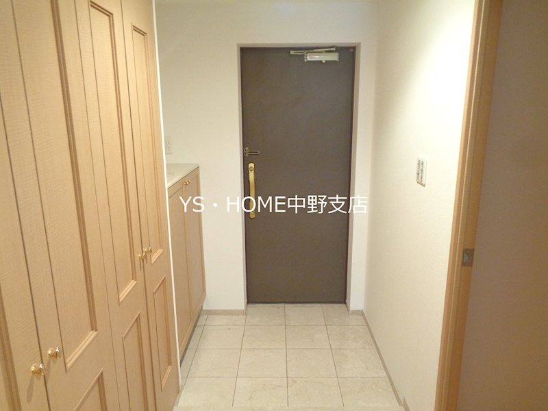 ファミールスクエア中野坂上 玄関