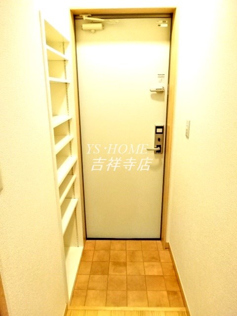 OH+SHINKAWA 玄関
