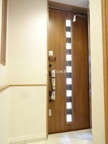 グランド西久保3丁目戸建 玄関
