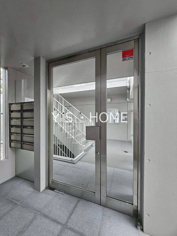 国立ＨＡＵＳ 玄関