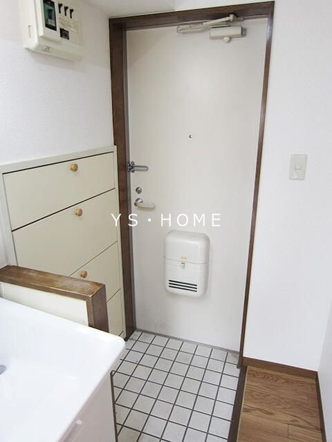 メゾンサンローラ 玄関