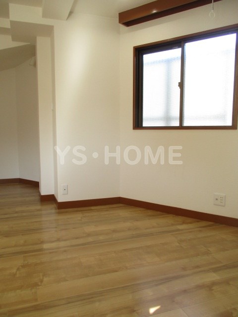 三松ビル リビング