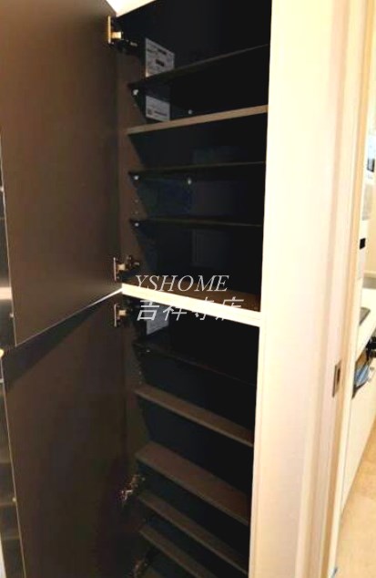 Cave de carre 玄関