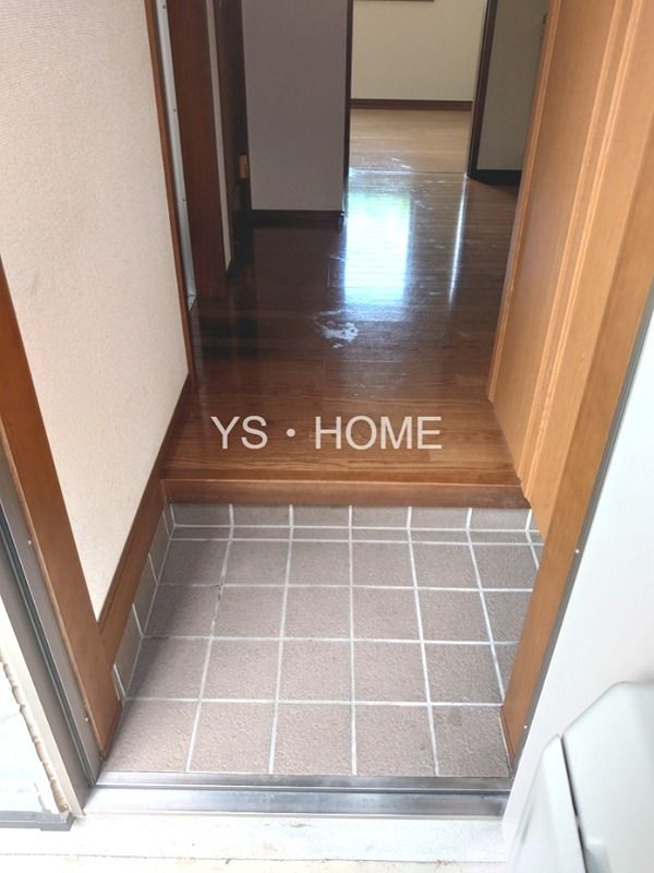 テラスコウバイ 玄関