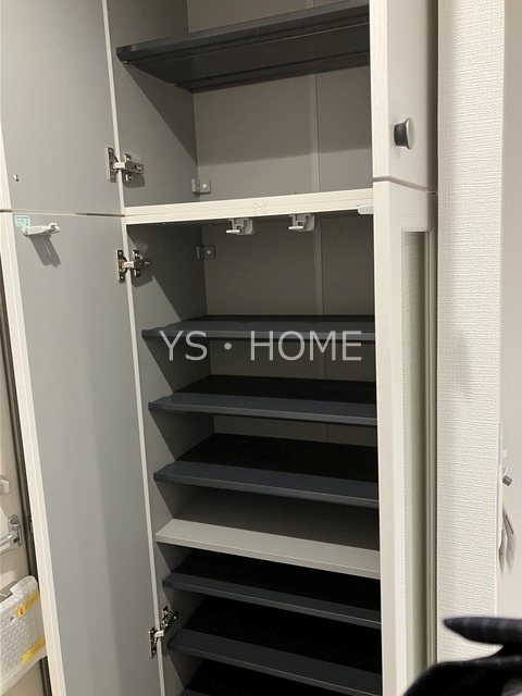 レ セレニタ 松庵 玄関