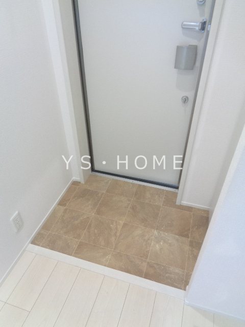 レ セレニタ 松庵 玄関