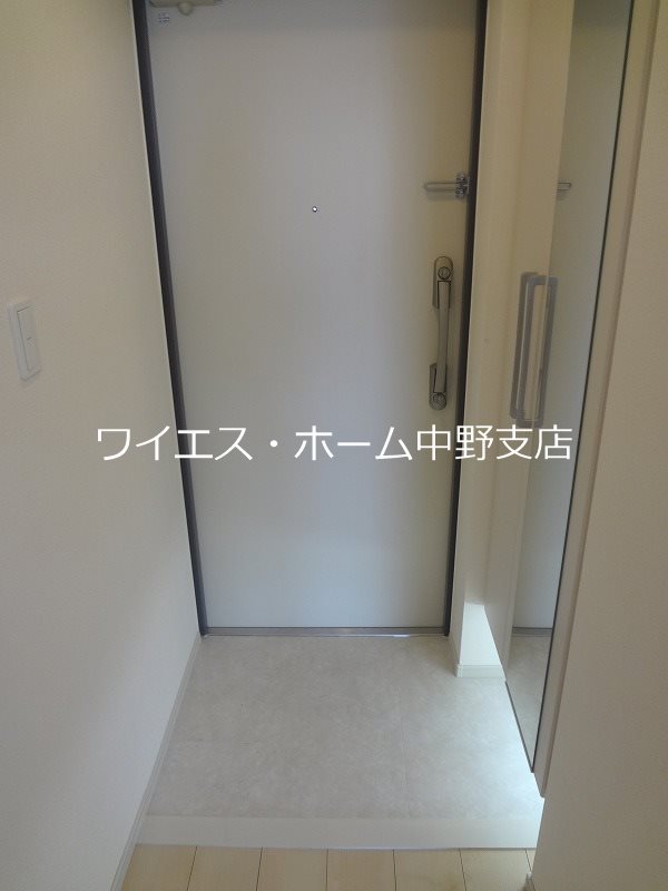 メゾン　オノ　デ　ペーシェ 玄関