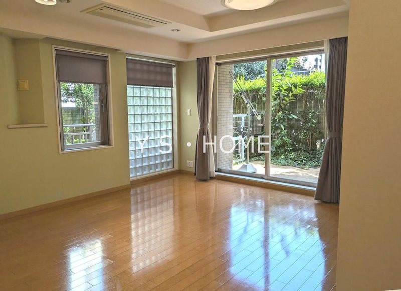 ガーデンズ国立 リビング