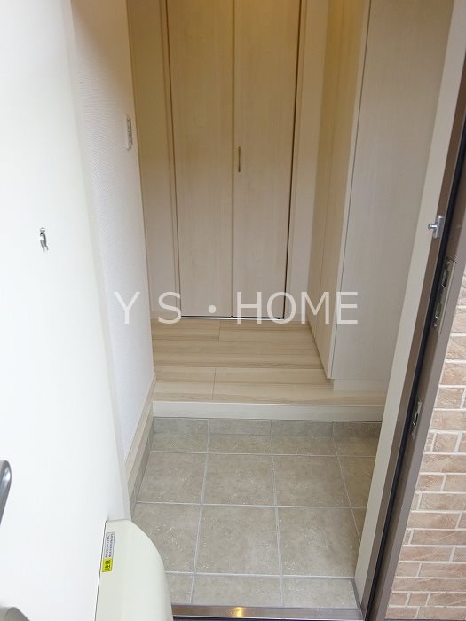 クレール前原 玄関