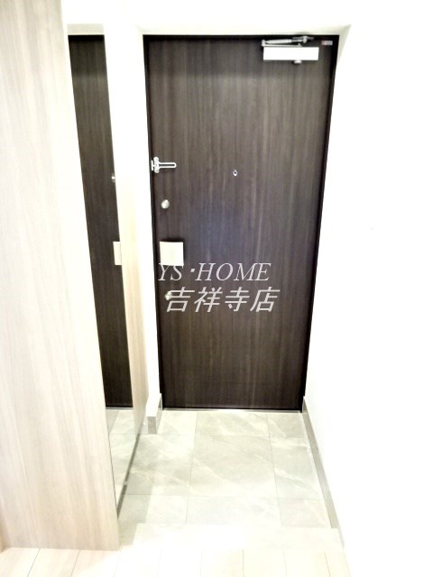 クレイシア三鷹 玄関