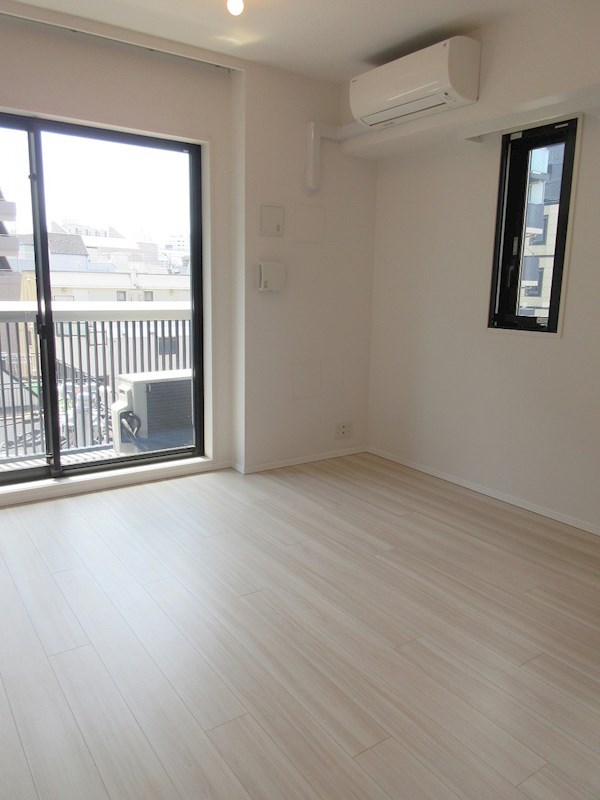 ミリアレジデンス中野坂上 リビング