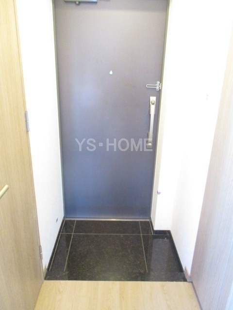 ルーブル都立家政六番館 玄関