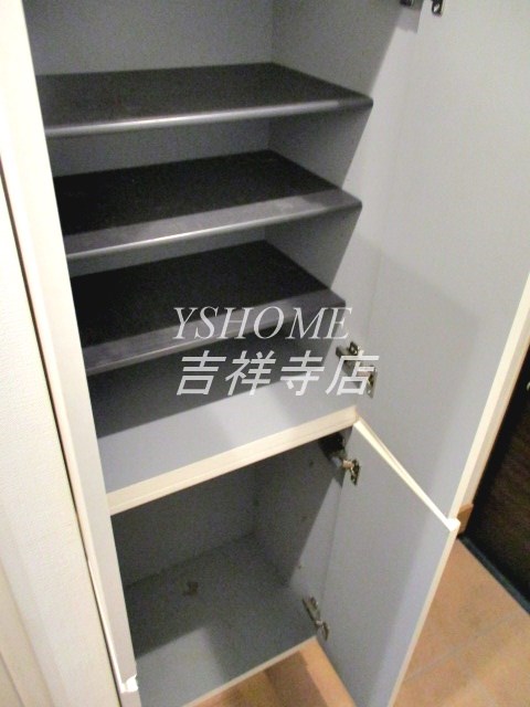 清水3丁目戸建 B棟 玄関