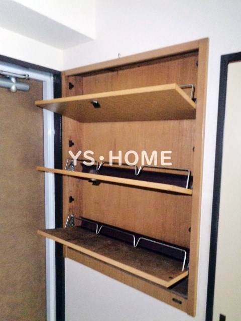 メゾンダイワ 玄関