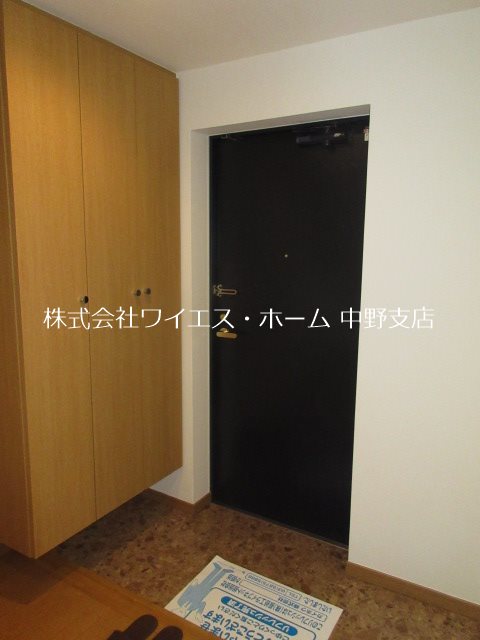 クレール中野  玄関