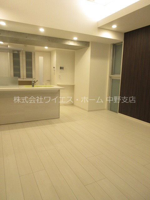 イーストープ新中野   リビング