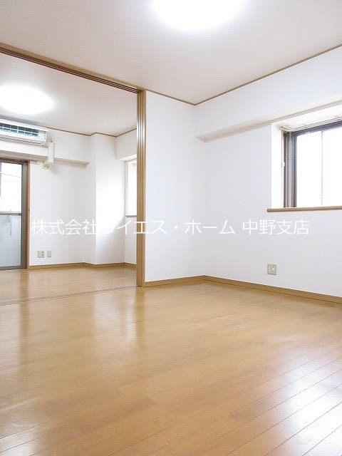 ロイヤルガーデン哲学堂   リビング