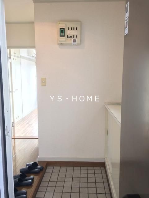 アークトミーズ 玄関