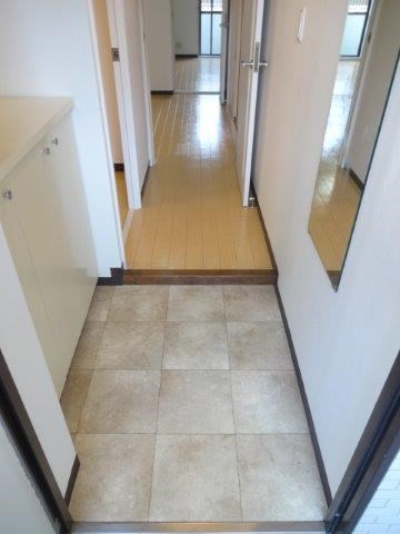 清水マンション 玄関