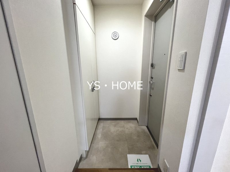 コントラーダ　ウノ 玄関