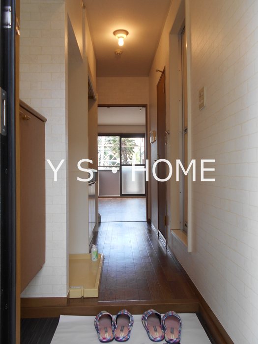 ヴィラ・ファミーユＢ 玄関