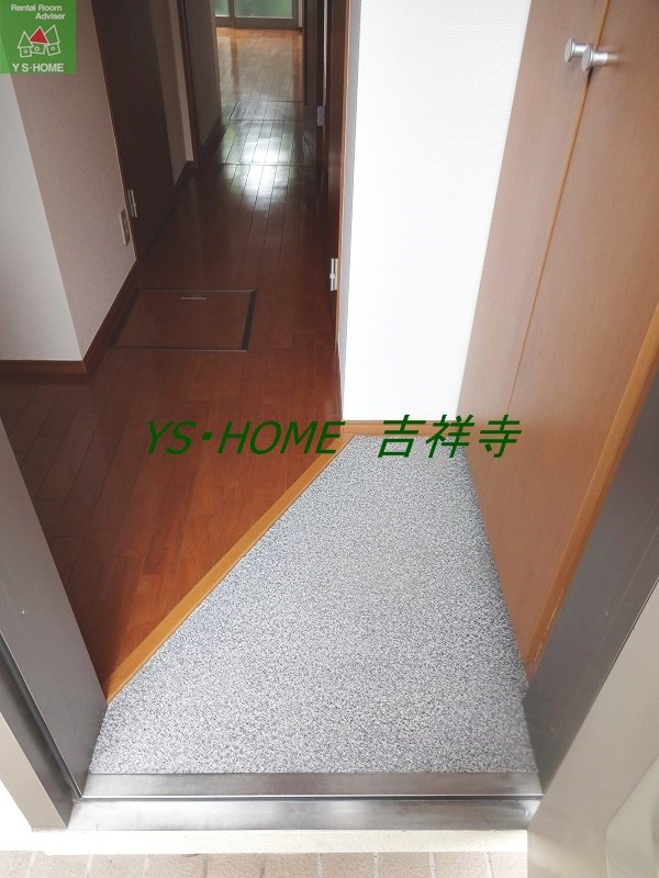 クレスト吉祥寺 玄関