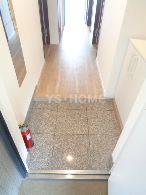 コンフォリア西荻北 玄関