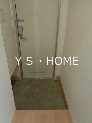 Ｂｌｏｏｍ　Ｏｎｅ，Ｔｗｏ 玄関