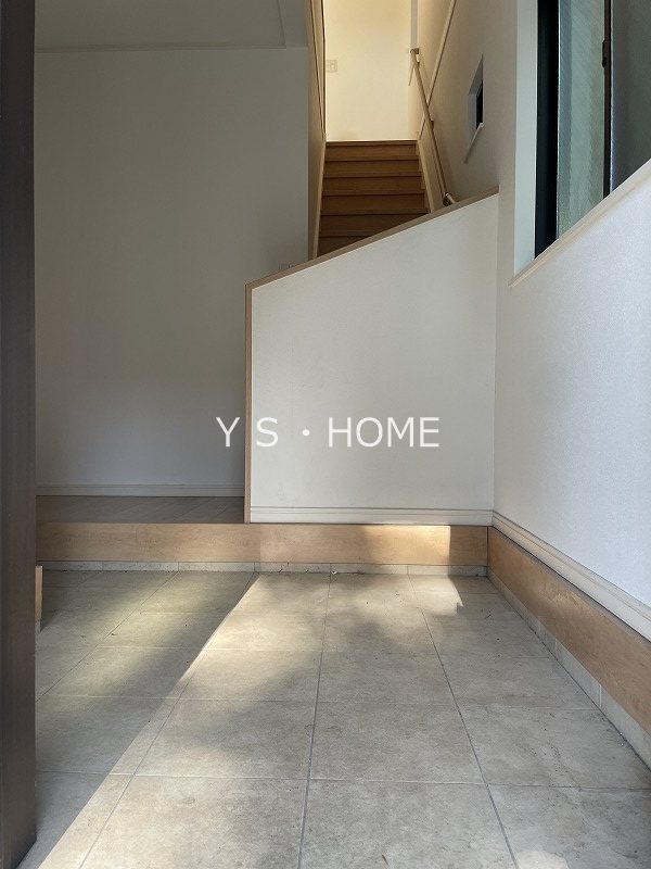 国立テラスハウス  玄関