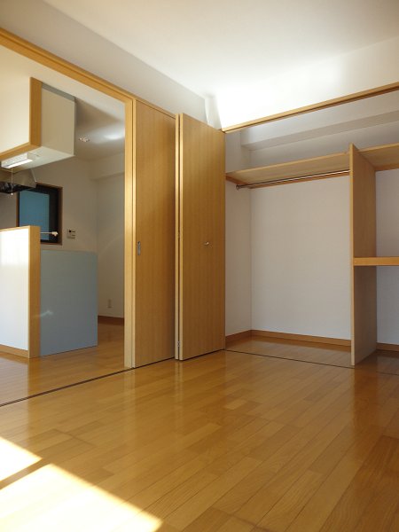 ＺＥＬＫＯＶＡ　ＧＡＲＤＥＮ　　 リビング