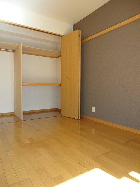 ＺＥＬＫＯＶＡ　ＧＡＲＤＥＮ　　 ベッドルーム