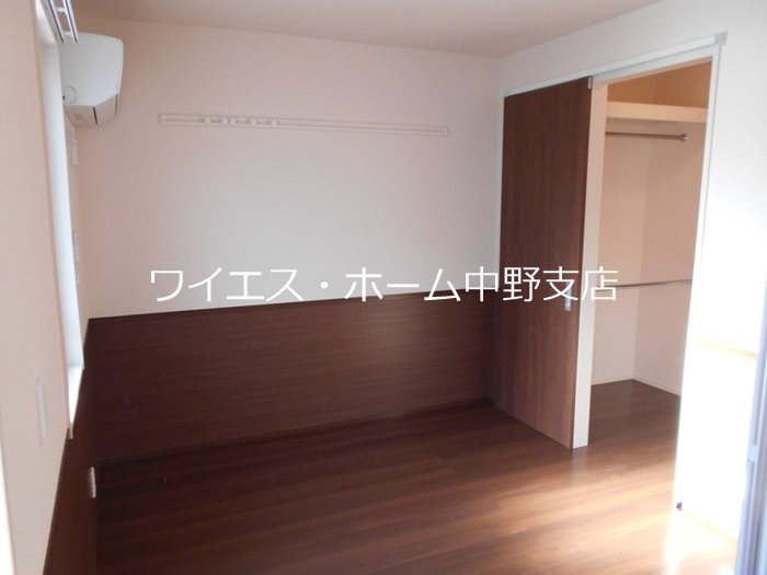 ・レッドアイ ベッドルーム