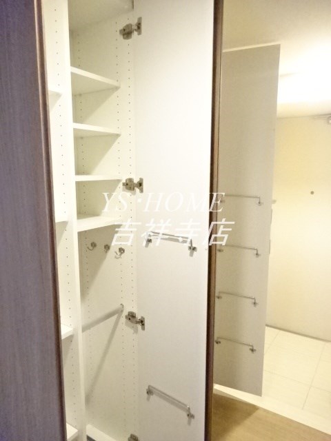 H-スクエア吉祥寺南町 玄関