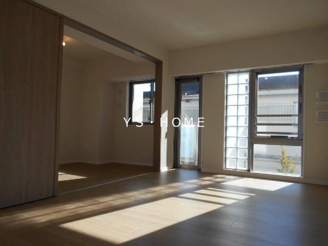 H-スクエア吉祥寺南町　 リビング