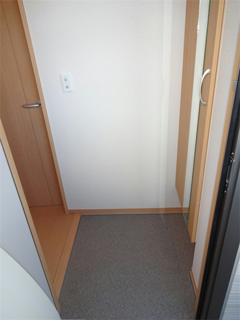 ゼルコヴァ北野 玄関