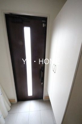 ジーヴォ　ハウス 玄関