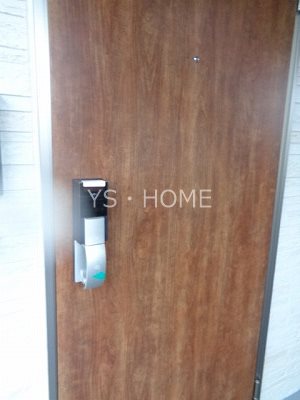 West　Primary 玄関