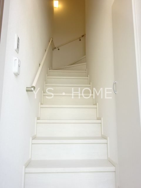 リブリ・COBOREBI 玄関