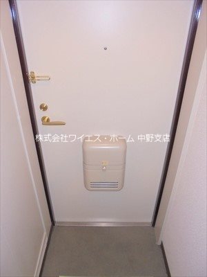 グローリス中野 玄関