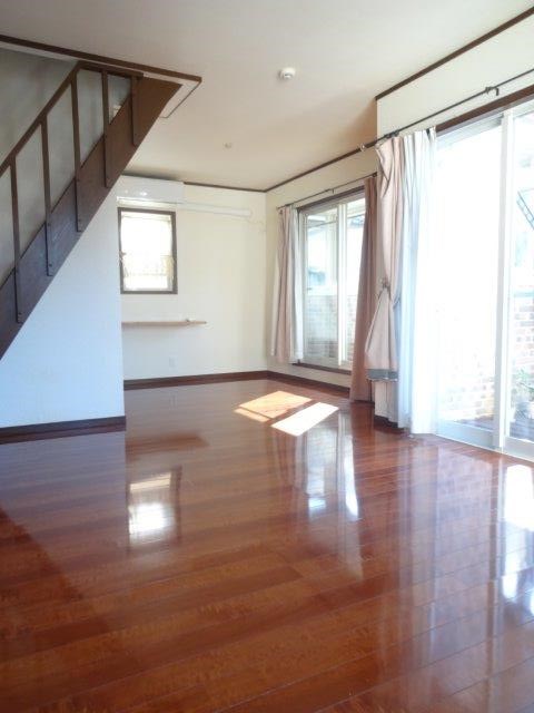 井の頭1-1貸家   リビング