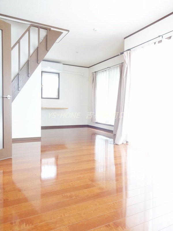 井の頭1丁目貸家  リビング