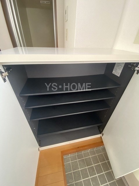 ハイムワカクサ 玄関