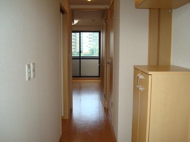 プラウディア天神 玄関