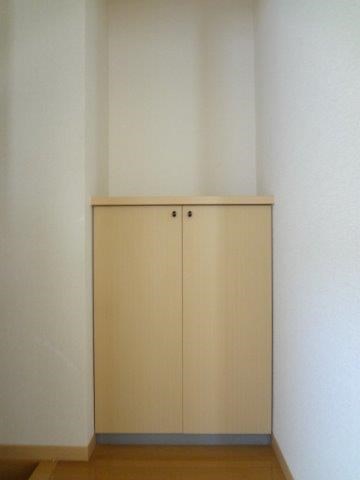 リースランド小金井 玄関