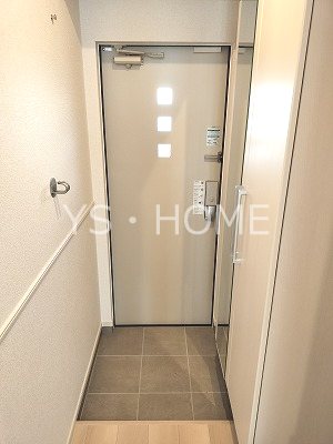 メイ・ガーデンⅡ 玄関